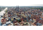 Es ist die Stadt Regensburg aus der Vogelperspektive zu sehen. (C) Stadt Regensburg / Stefan Effenhauser