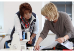 Seniorenportal - Nadel und Zwirn - Seniorinnen beim gemeinsamen Nähen im Treffpunkt Seniorenbüro © Bilddokumentation Stadt Regensburg