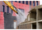 Fotografie - Nahaufnahme vom Bagger, der die Fassade abbricht (C) Bilddokumentation Stadt Regensburg