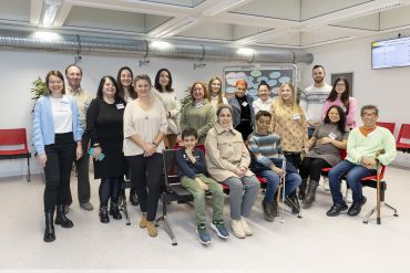 Fotografie: Gruppenbild der Teilnehmenden mit der Referentin