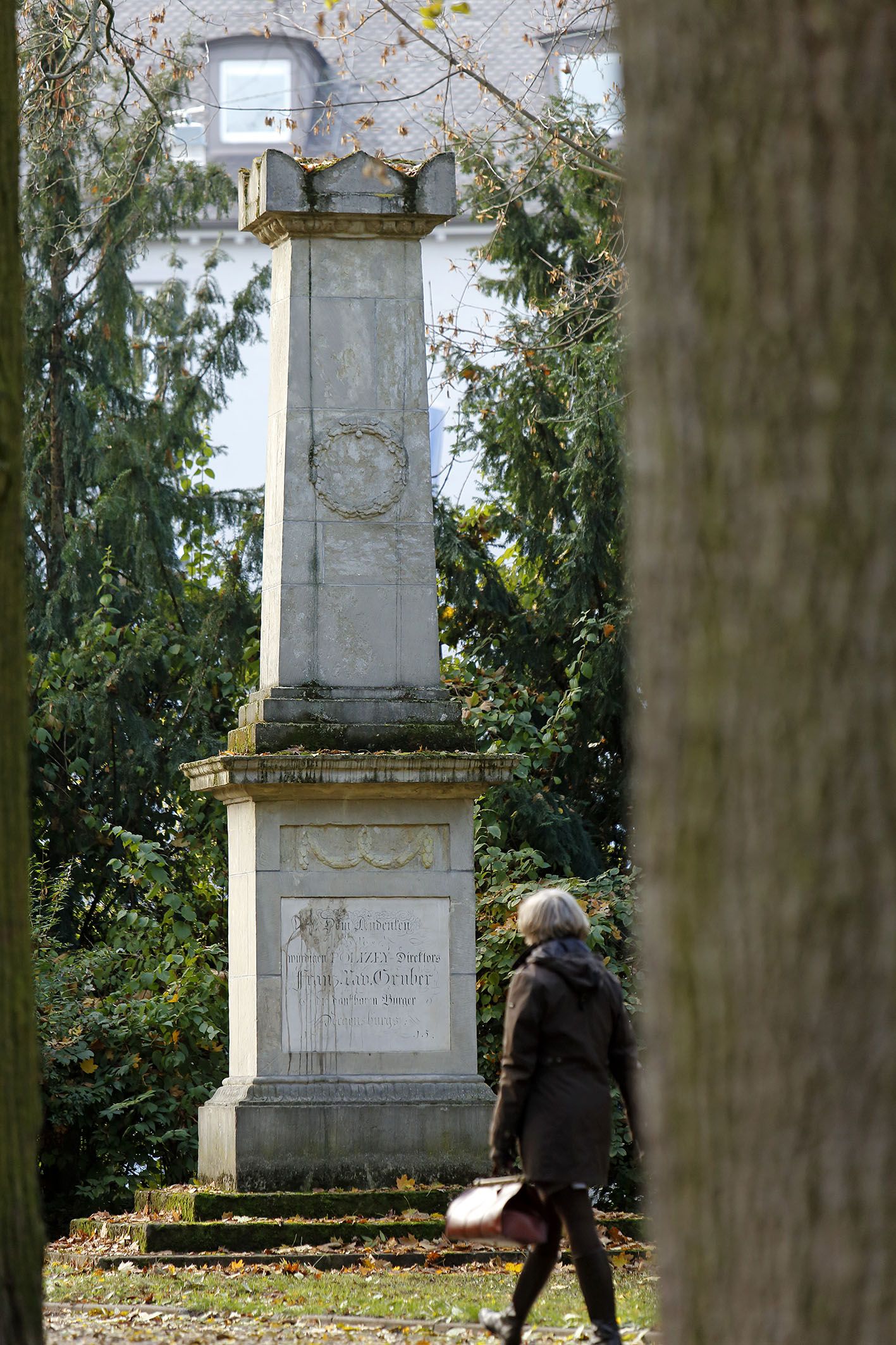Fotografie: Denkmal für Polizeidirektor Franz Xaver Gruber an der D.-Martin-Luther-Straße