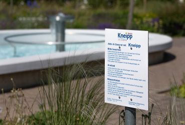 Fotografie: Schild am Kneippbecken im Hegenauerpark