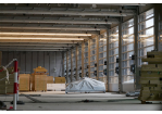 Fotografie - Blick in neue Fahrzeughalle; rechts im Bild die bereits eingebauten Rolltore