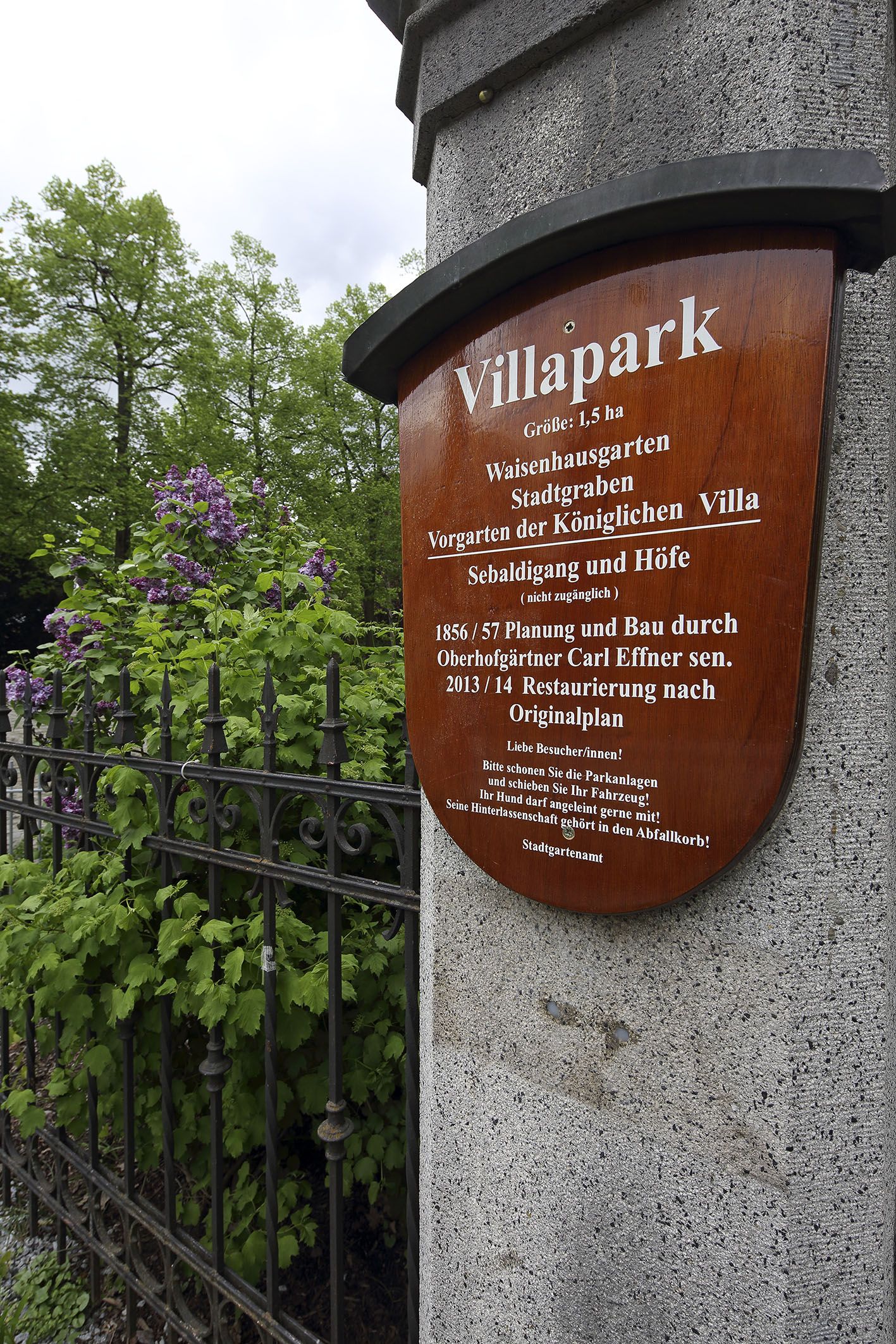 Fotografie: Schild am Eingang des Villaparks