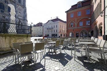 Leerer Domplatz (C) Bilddokumentation Stadt Regensburg Stadt ohne Menschen - Domplatz