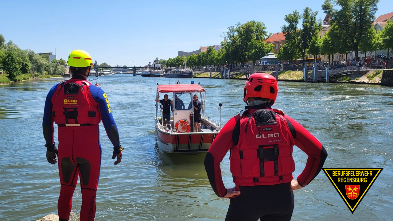Boot und Mannschaft an der Donau