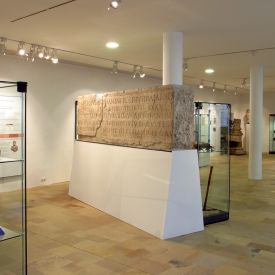 Historisches Museum, römische Gründungsinschrift