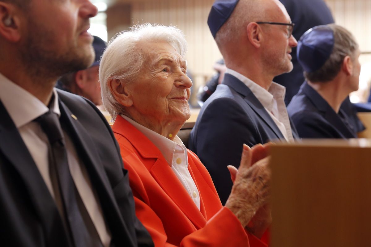Fotografie: Die ehemalige Bürgermeisterin bei der Einweihung der neuen Synagoge am Brixener Hof (Februar 2019)