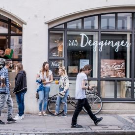 Das DEGGINGER, Eingang Wahlenstraße 17