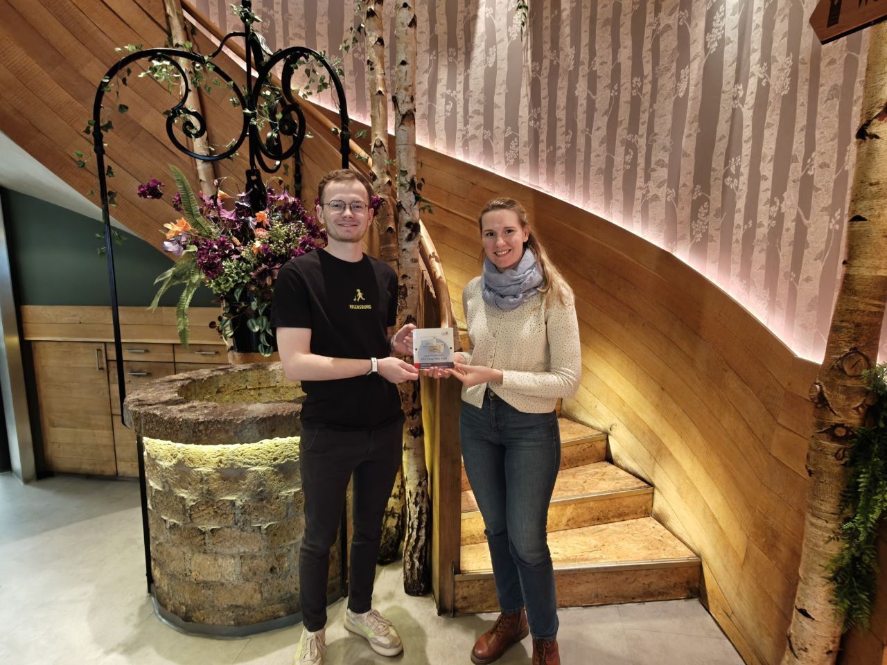 Fotografie – Korbinian Dafner, Betriebsleiter Hans im Glück Regensburg-Innenstadt und Julia Fichtl, KoBE