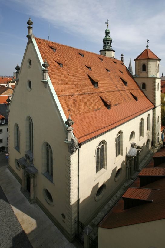 Dreieinigkeitskirche bei Sonne  (C) Stadt Regensburg Peter Ferstl 