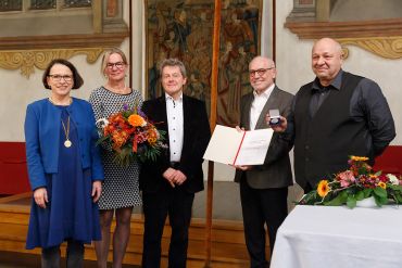 Verleihung der Stadtschlüssel 2019 an Drug Stop - Im Bild Bürgermeisterin Gertrud Maltz-Schwarzfischer mit Marion Hofmann-Plank, Dr. Willi Unglaub, Hans Eckmann und Mike Riebl