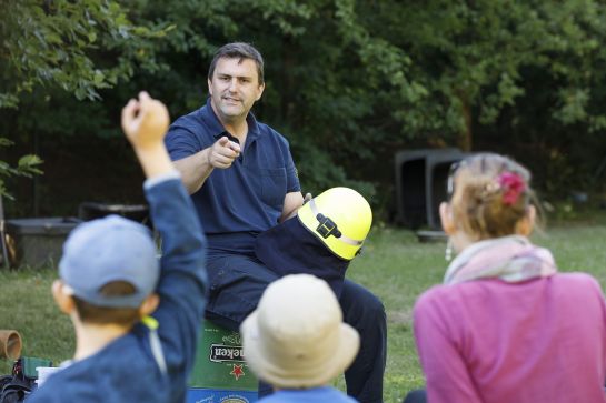 Fotografie: Markus Weinbeck bei der Brandschutzerziehung im Kindergarten (C) Bilddokumentation Stadt Regensburg