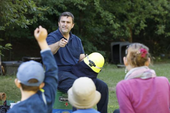 Fotografie: Markus Weinbeck bei der Brandschutzerziehung im Kindergarten