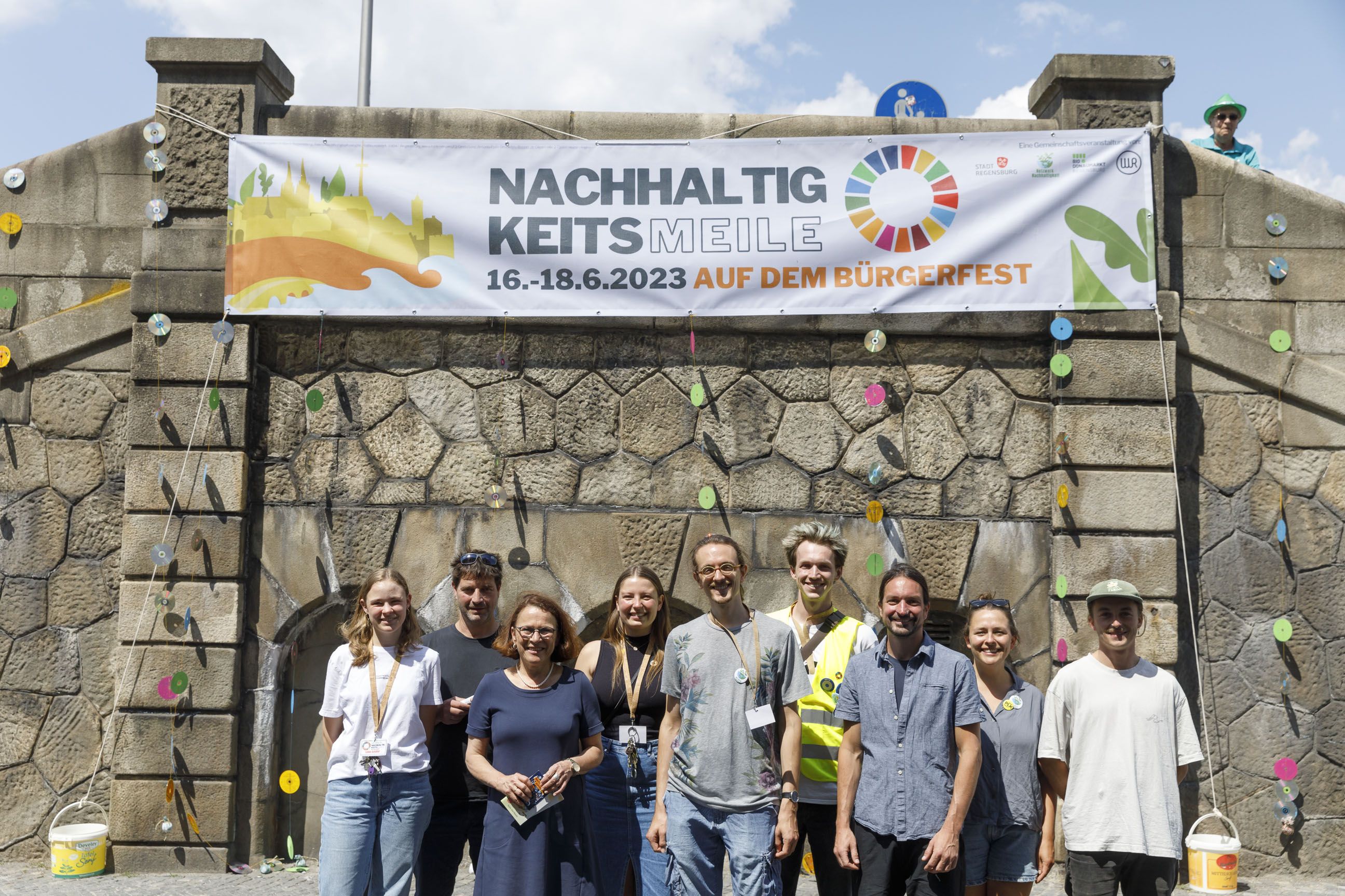 Fotografie: Oberbürgermeisterin Gertrud Maltz-Schwarzfischer mit dem Team der Nachhaltigkeitsmeile