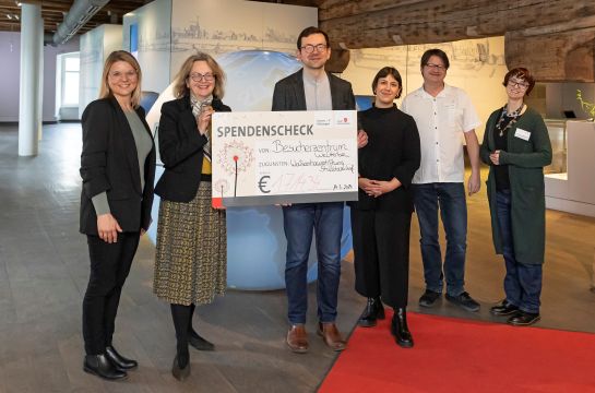 Spendenübergabe für die Waisenhausstiftung Stadtamhof
