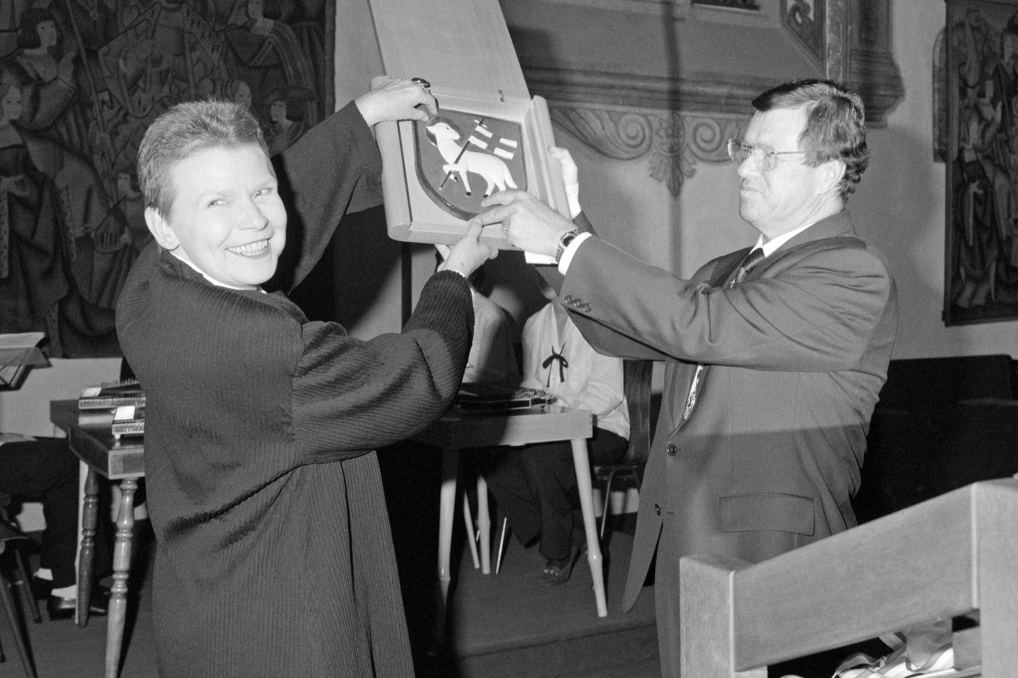 Fotografie: Fünfzehn Jahre später – am 22. Oktober 1994 – freute sich Oberbürgermeisterin Christa Meier über 25 Jahre Städtepartnerschaft.