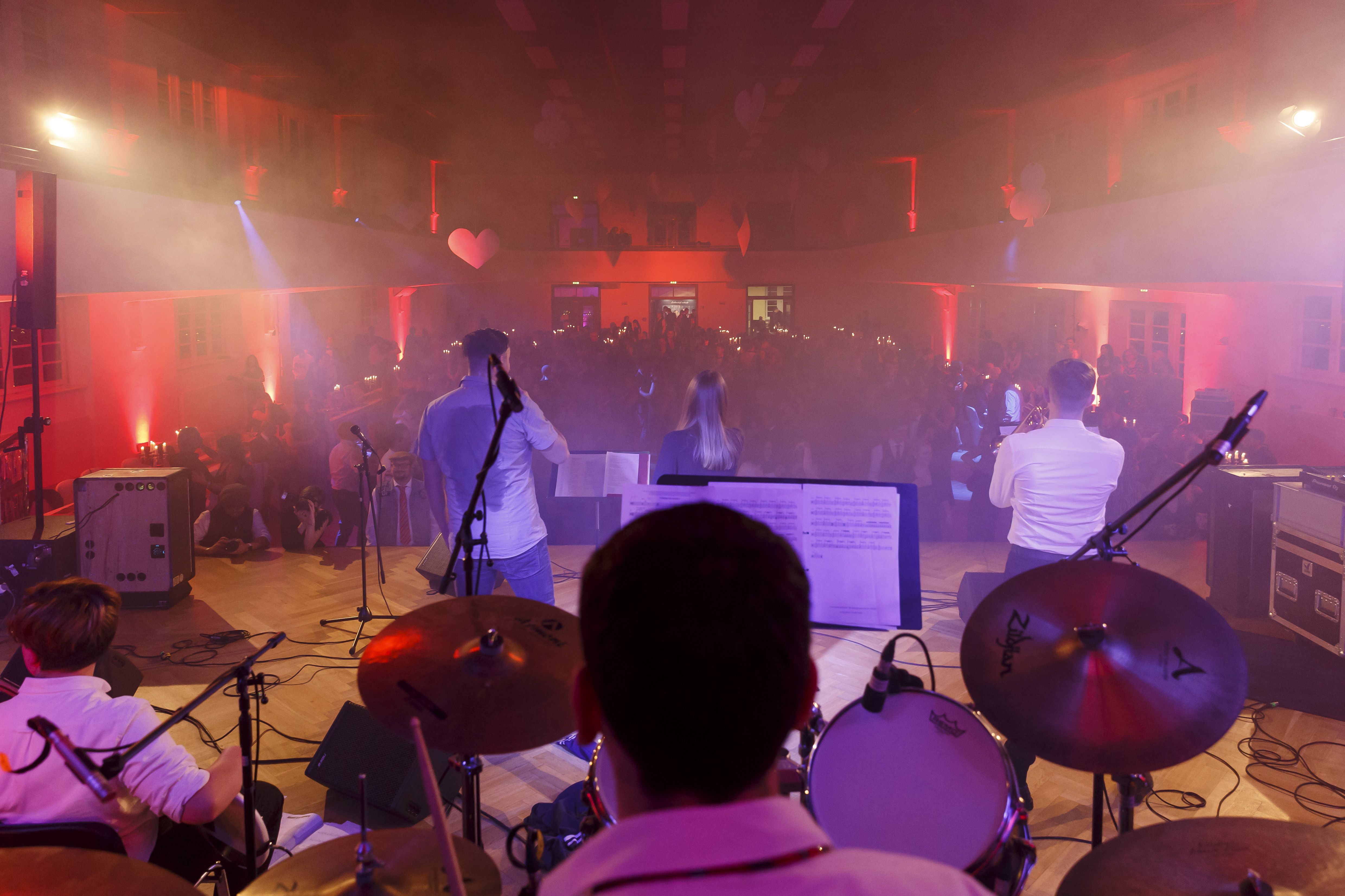 Tanzball Casino Royale Auswahl 46