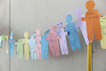 Fotografie: Girlande mit Wünschen der Kinder