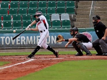 Fotografie: Silvan Stilzebach beim Baseball spielen