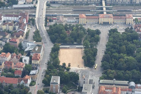 Fotografie: Freigemachte Baufläche im Jahr 2020 vor Beginn der Bauarbeiten