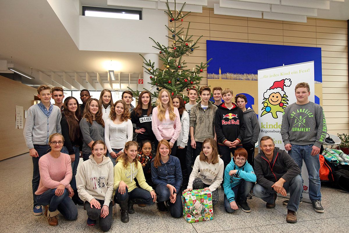 Kinderbaum 2014 -  Bischof Manfred Müller Schule