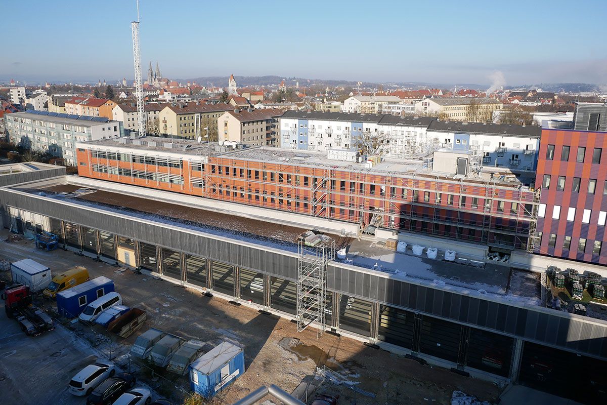 Fotografie - Keramikfassade an der Südseite des Bauteils 3b 
