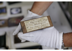 Fotografie: Infos auf einem Museumsobjekt (C) Bilddokumentation Stadt Regensburg