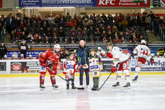 Bullyeinwurf beim Eisbären Heimpspiel am 22.01.2023