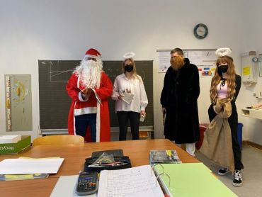 Fotografie: Zum Schulleben gehören auch Aktionen wie der jährliche Nikolaus-Besuch.