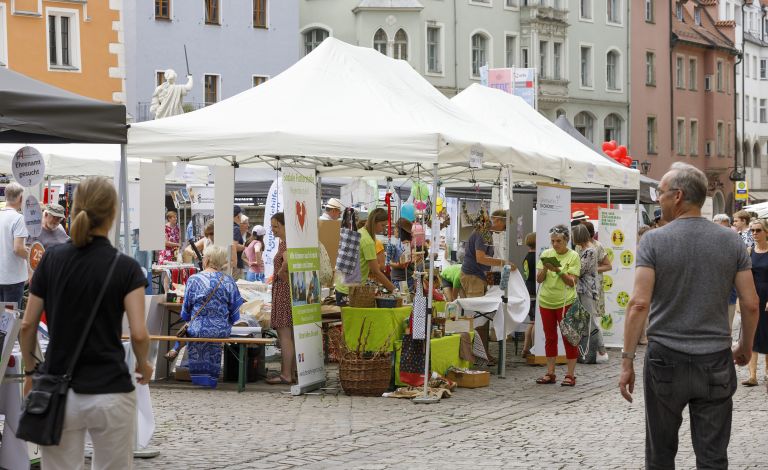 Blick auf die Stände der Ehrenamtsmesse