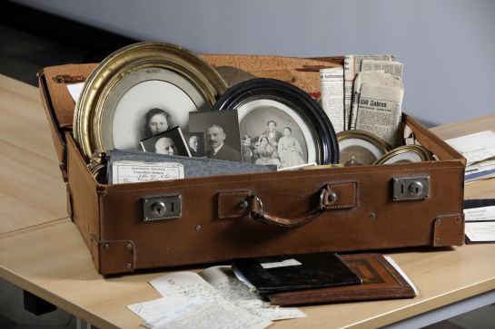 Fotografie: Koffer mit Unterlagen der Familien Brandis und Holzinger (C) Bilddokumentation Stadt Regensburg