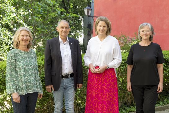 Fotografie: (v. l. n. r.) Petra Frauenstein, Erich Büchl, Bürgermeisterin Dr. Astrid Freudenstein und ReNeNa-Beauftragte Elfriede Windpassinger