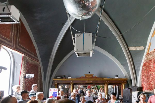 Fotografie - Führung in der Peter und Paul Waschbar mit Gebärdensprachbegleitung