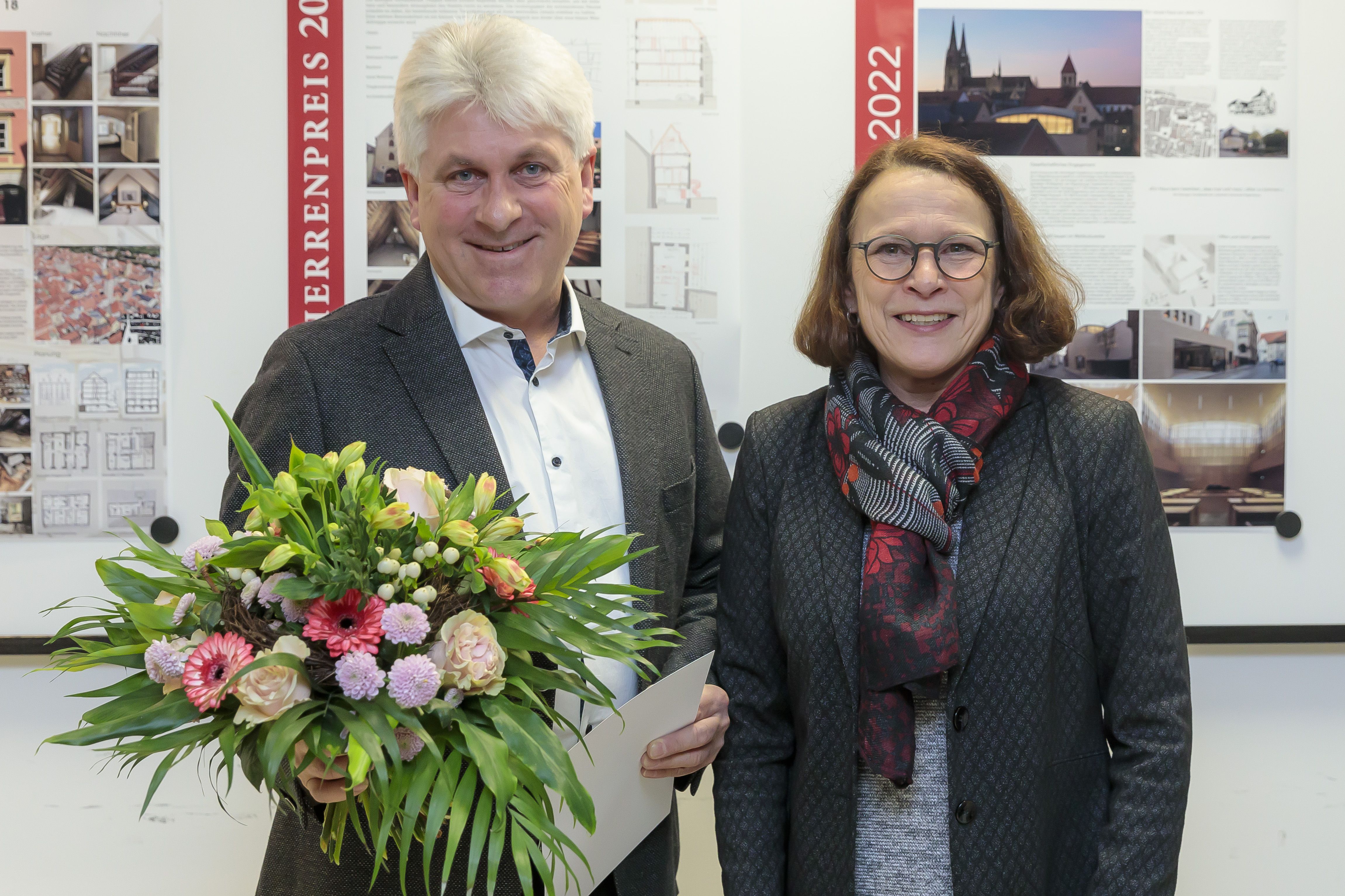 Fotografie: Edgar Schwabenbauer mit Oberbürgermeisterin Gertrud Maltz-Schwarufischer