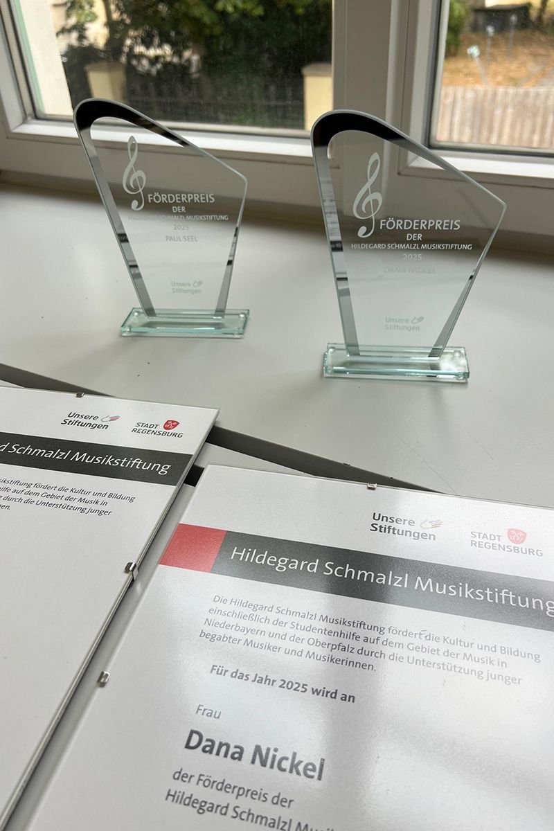 Fotografie -  Urkunden und Trophäen