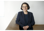 Gertrud Maltz-Schwarzfischer, Oberbürgermeisterin:
„Ich sehe es als gemeinsame Aufgabe unserer Gesellschaft, ‘Nein!’ zu Gewalt an Frauen und Mädchen zu sagen. Denn die Würde von Frauen ist unantastbar. In Regensburg und überall.“ (C) tbc