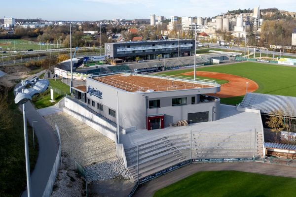 Fotografie: Multifunktionsgebäude im Baseball-Stadion