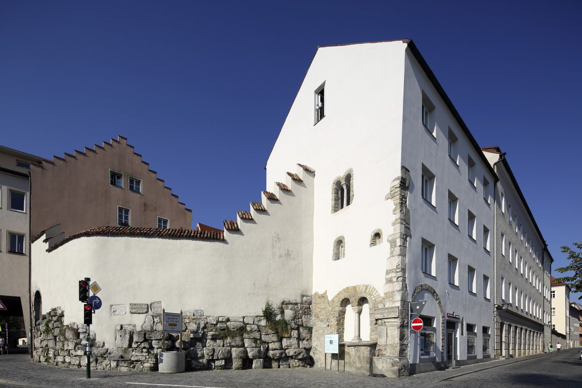 Fotografie: Römermauer am St. Georgenplatz