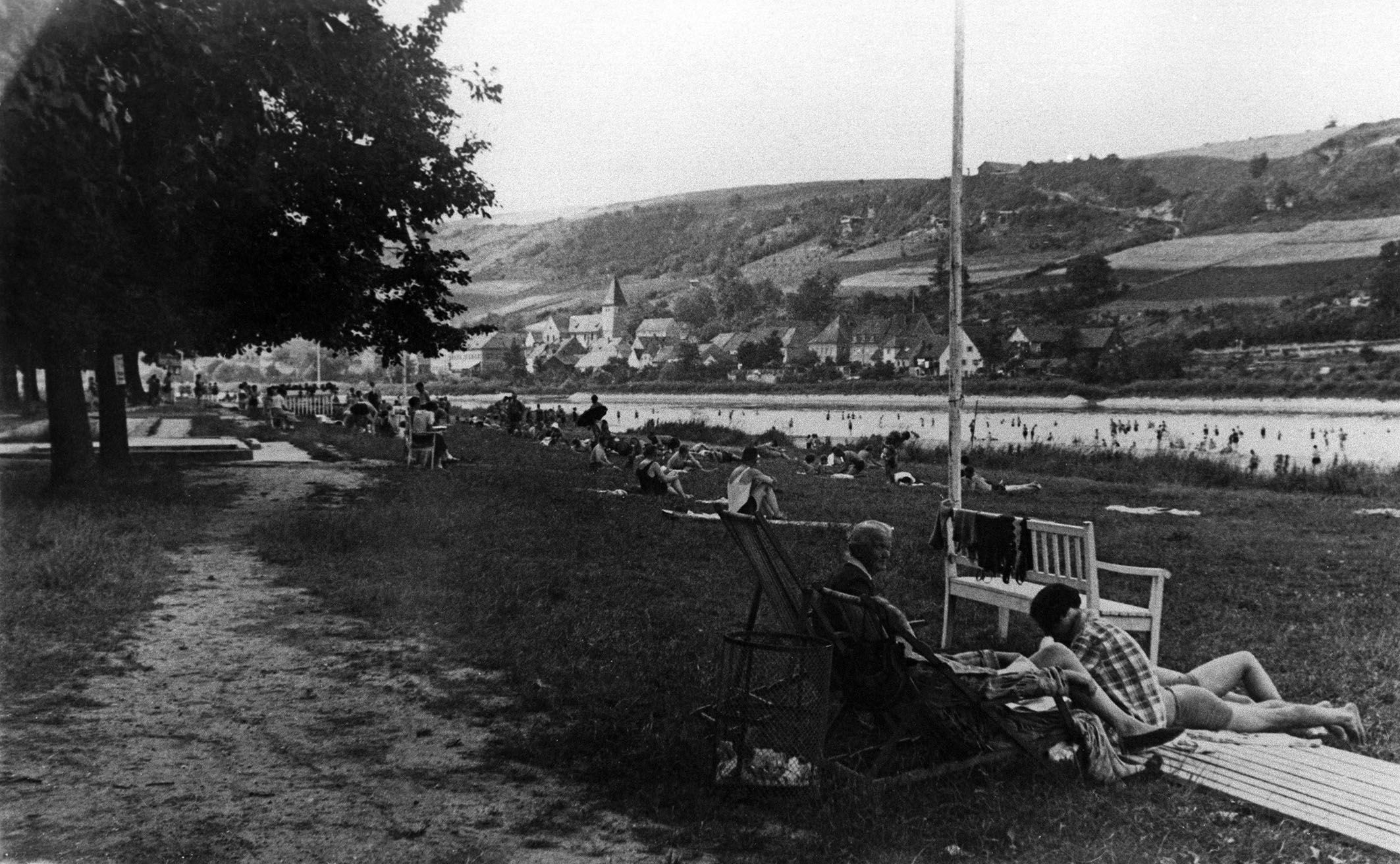So idyllisch ging es damals am Donaustrand zu.
