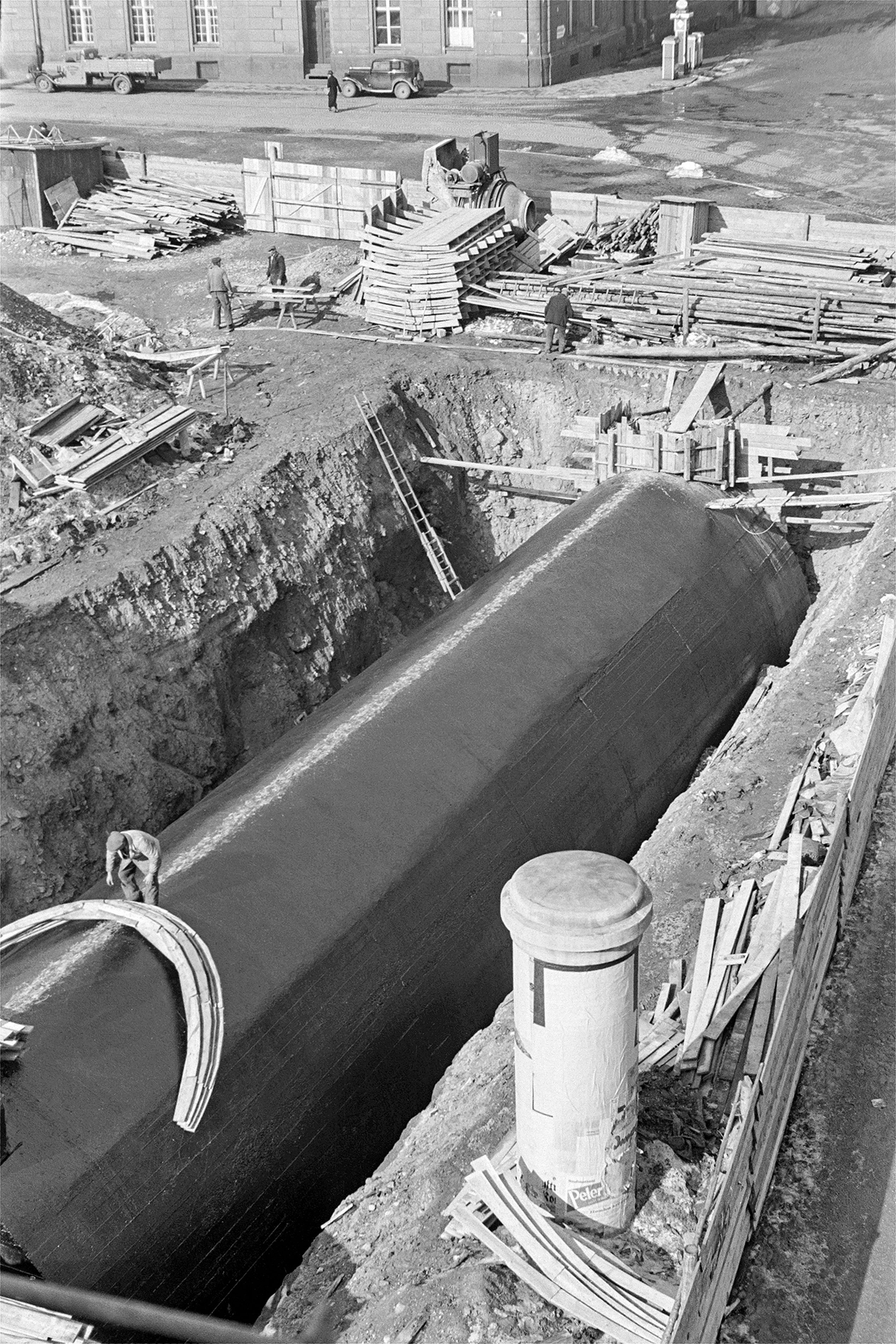 Fotografie: Die Nationalsozialisten ließen im Untergrund des „Moltkeplatzes“ eine große Löschwasserzisterne einbauen.