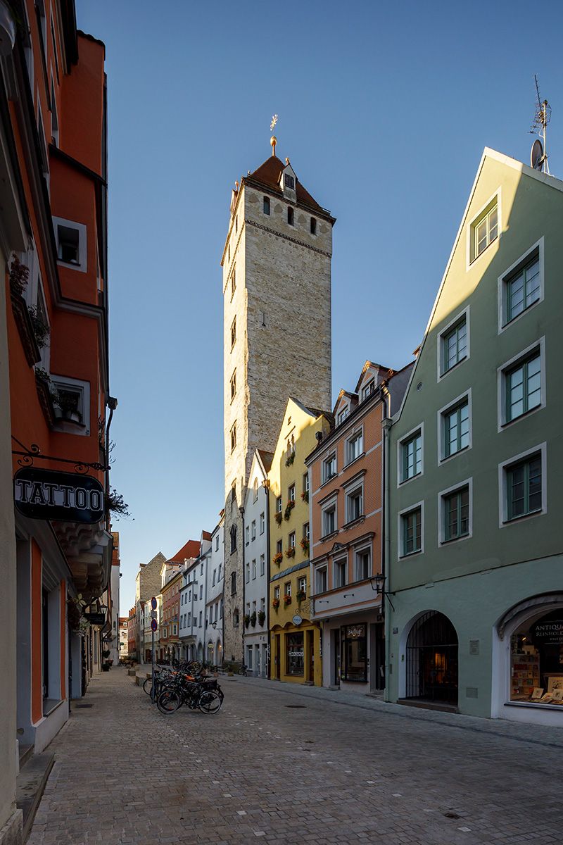 Fotografie - Blick in die Wahlenstraße mit dem Goldenen Turm