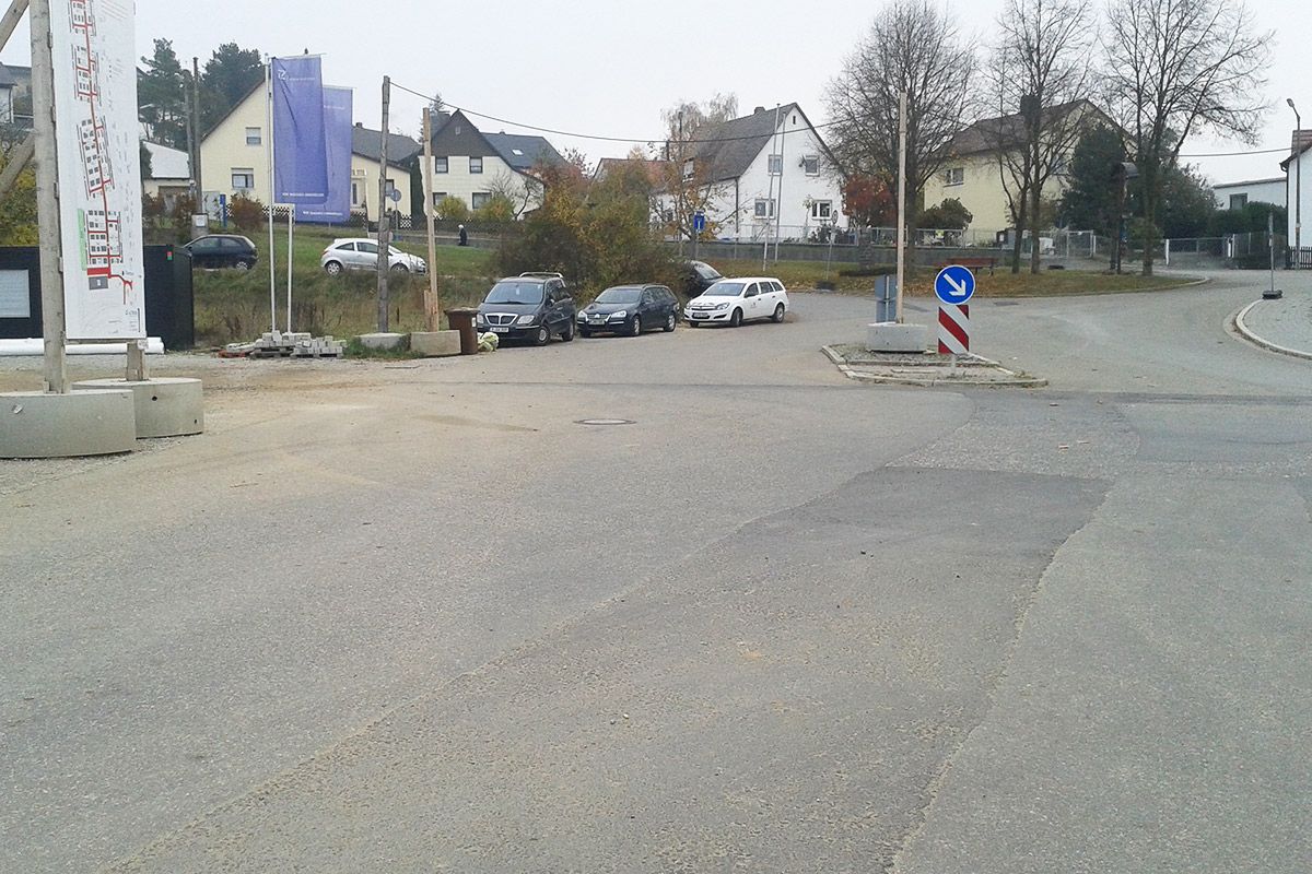Glashüttenstraße - Blick von Kreisel auf Alt-Brandlberg