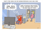 Cartoon: Ein wütender Mann vor Fernseher an Stromgenerator angeschlossen. Zwei Frauen im Hintergrund: "Gerds Wutanfälle beim Fußball Gucken versorgen unser Viertel für drei Tage mit Strom." (C) Uli Döring