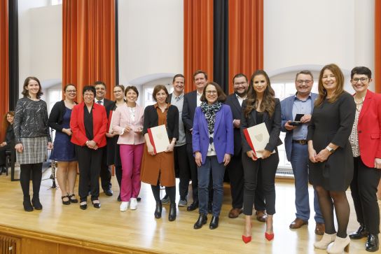 Fotografie: Gruppenfoto der Preisträger des Margarete-Runtinger-Preises 