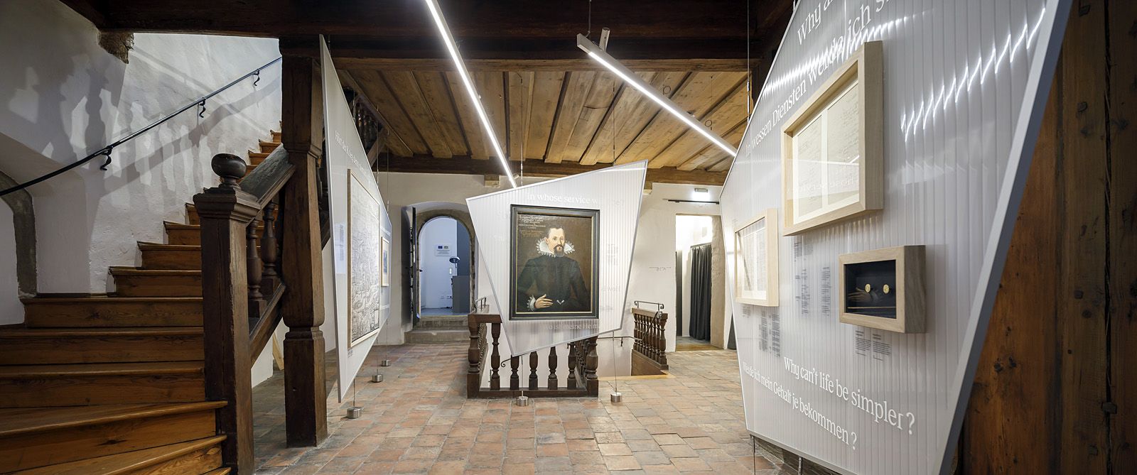 Fotografie: Im Eingangsbereich werden die Gäste in die Situation versetzt, in der sich Kepler bei seinem Besuch im Haus 1630 befand.