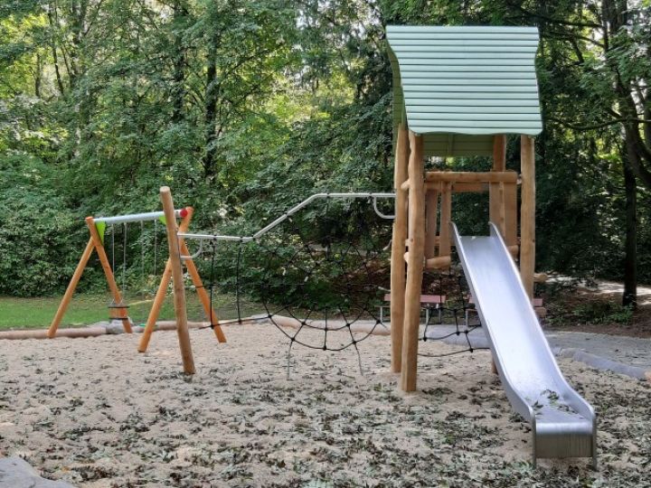 Fotografie: Spielturm mit Rutsche © Stadt Regensburg, Nicole Blank