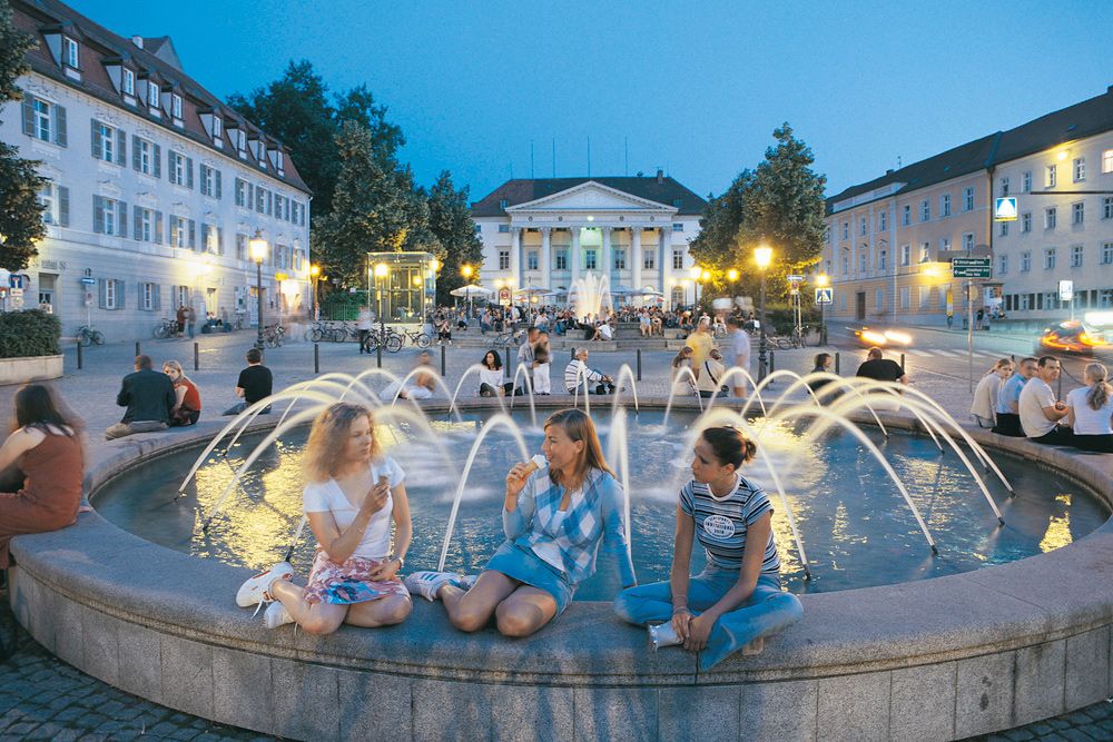Abendszene am Bismarckplatz