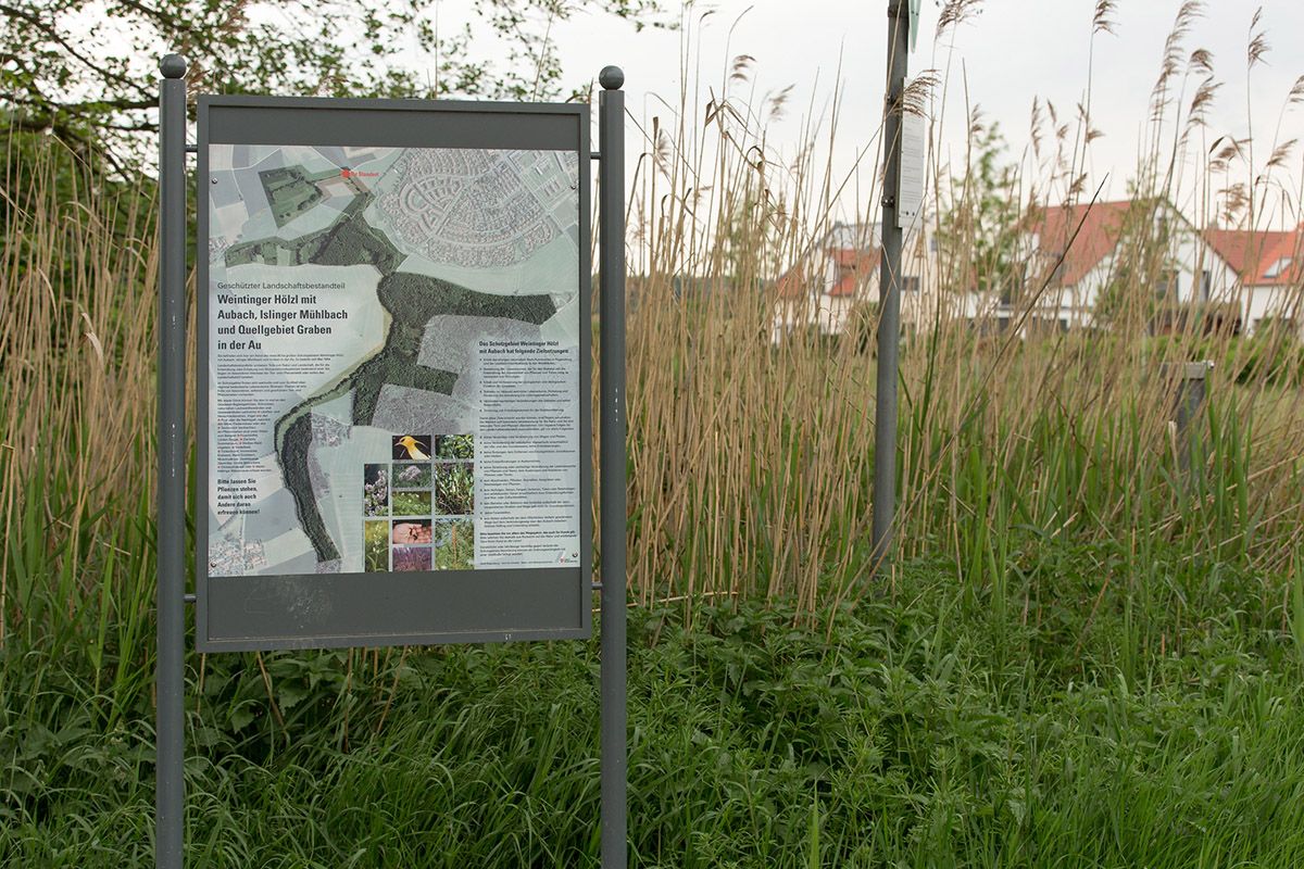 Fotografie - Schild des Erfahrungswegs Natur
