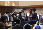 Foto des Monats - Februar 2019: Die Thorarollen werden in die neue Synagoge gebracht. Damit gilt das neue jüdische Gotteshaus als eingeweiht